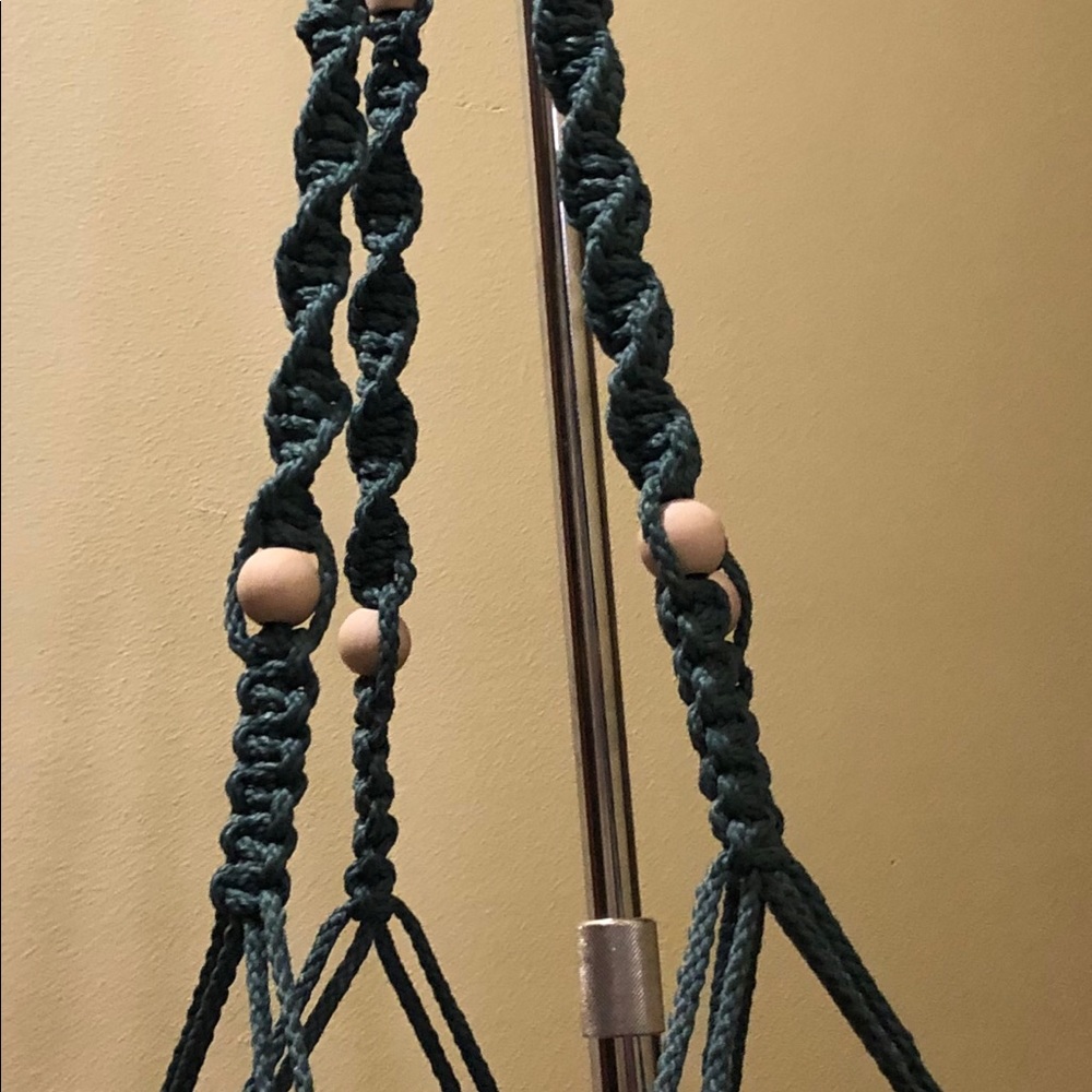Macrame plant hanger